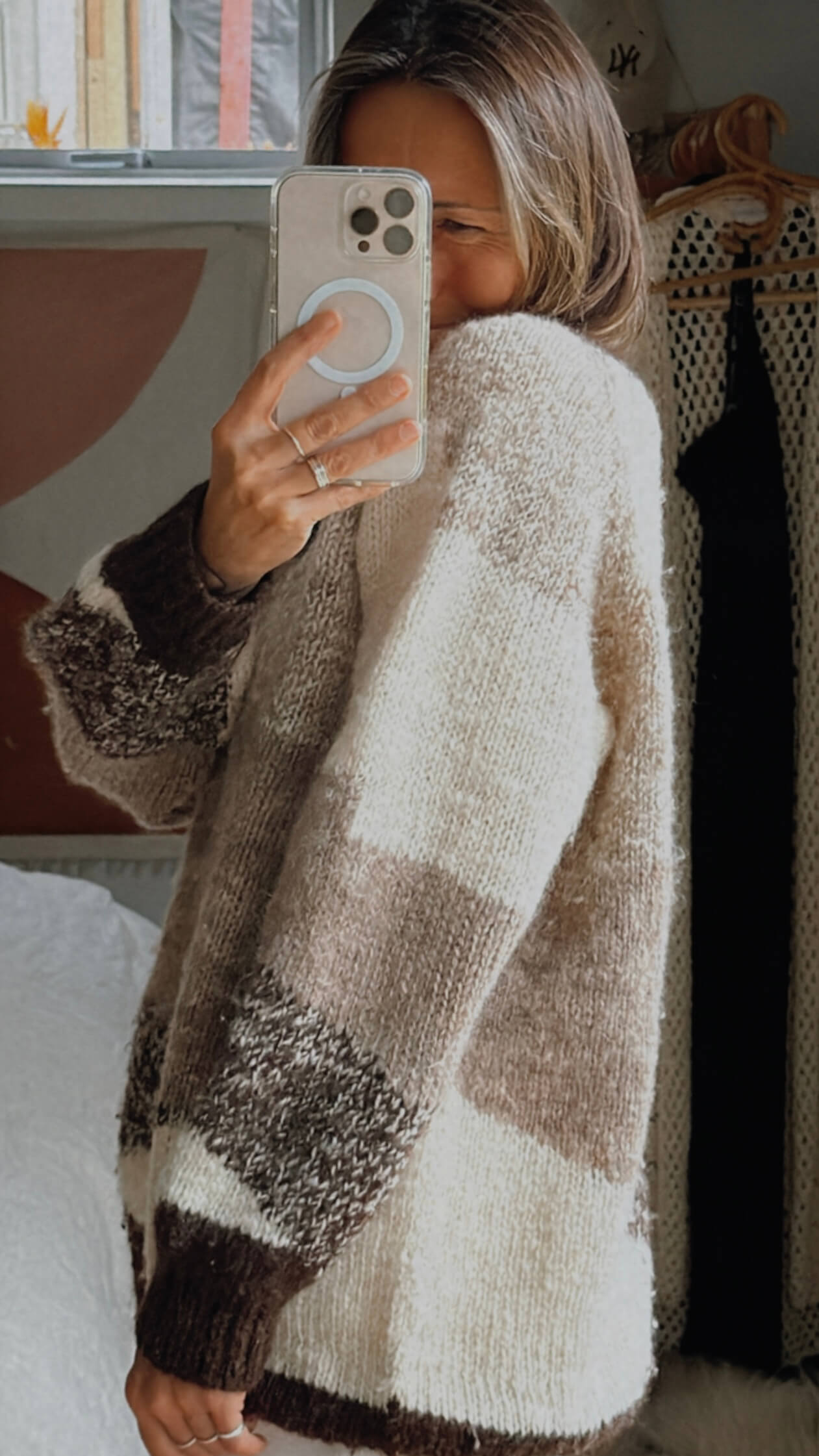 Hand-knitted V-neck Woollen Jersey // Free Size
