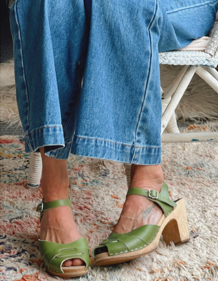 Swedish Hasbeens // Toffel Green Wooden-Heeled Clogs // EUR 41