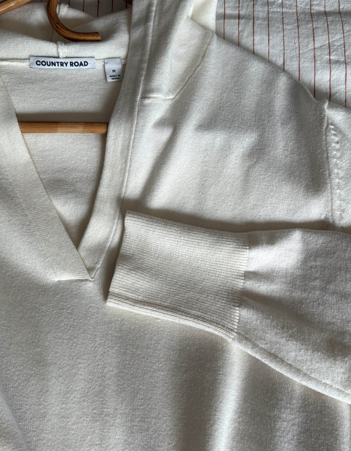 COUNTRY ROAD // Sweatshirt Dress // Cream // Medium