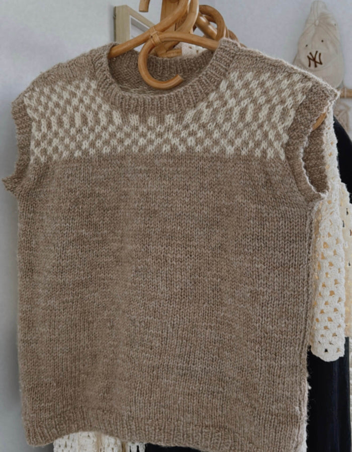 HAND-KNITTED VEST // Pure Wool // Biscotti/cream // Small