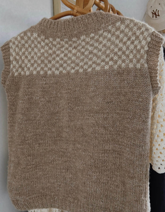 HAND-KNITTED VEST // Pure Wool // Biscotti/cream // Small