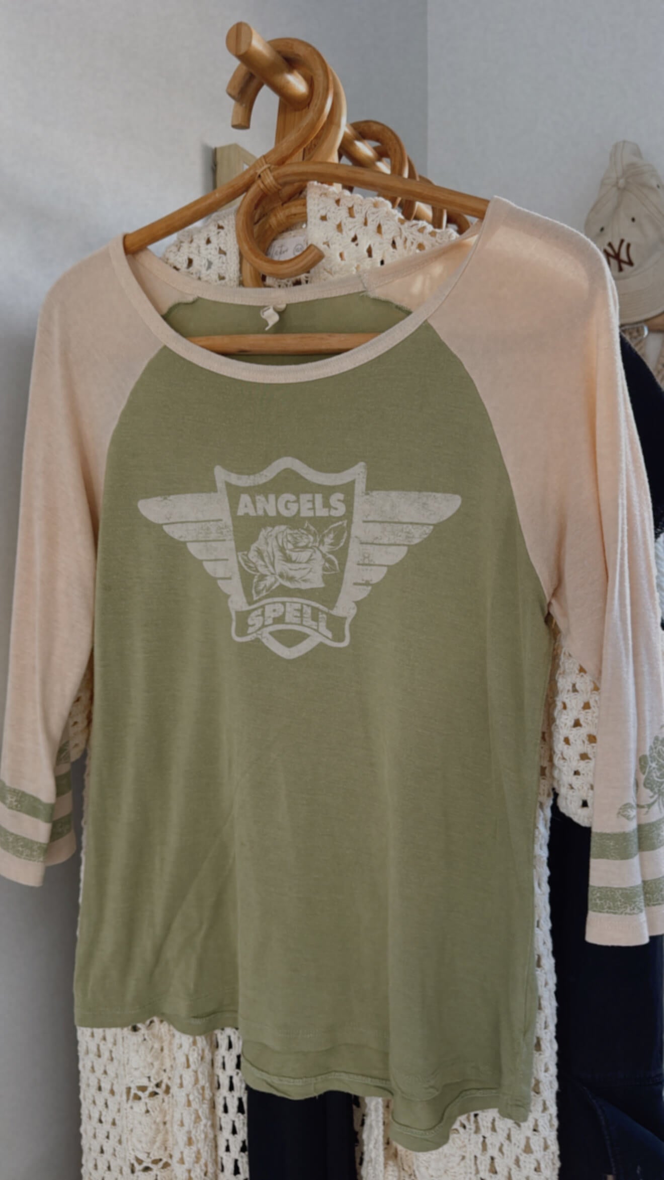 SPELL & THE GYPSY COLLECTIVE // Angels Raglan Tee // Small
