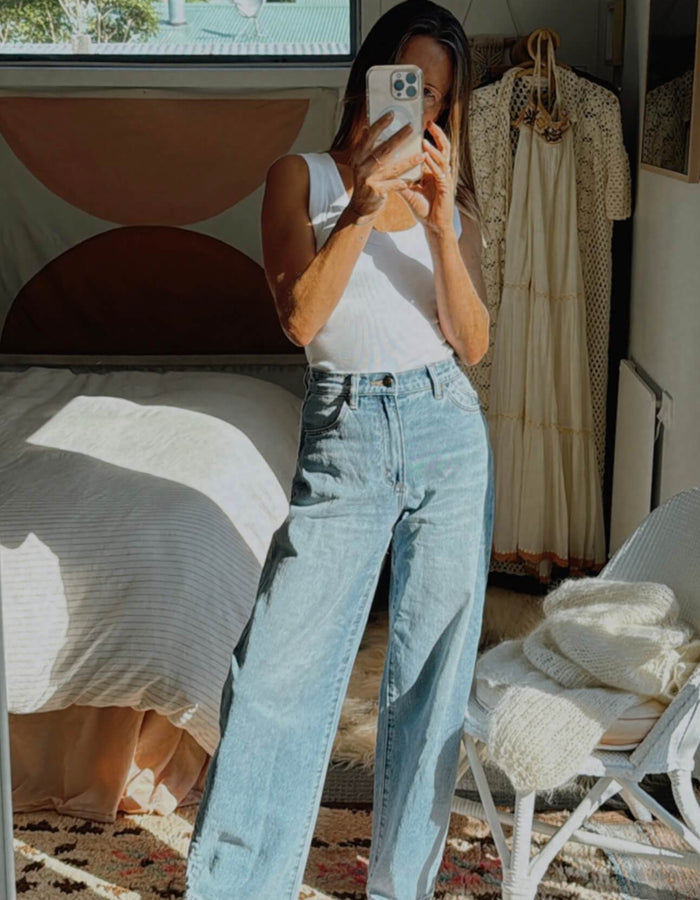 ROLLA'S // Gigi Barrel Jean // Brad Blue