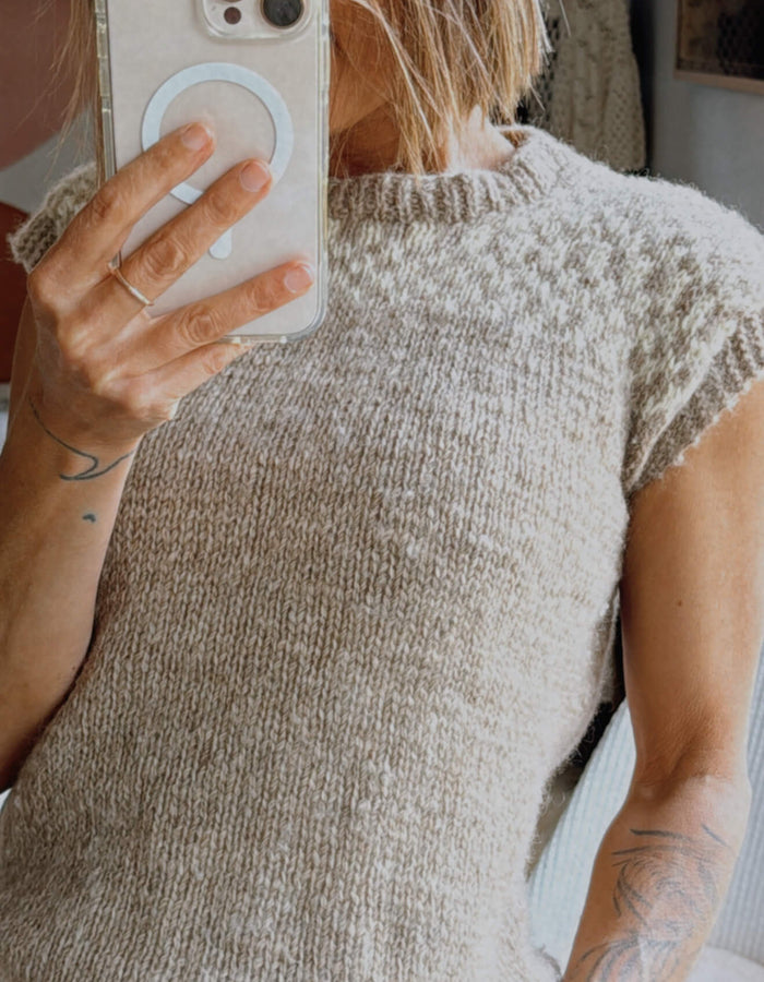 HAND-KNITTED VEST // Pure Wool // Biscotti/cream // Small