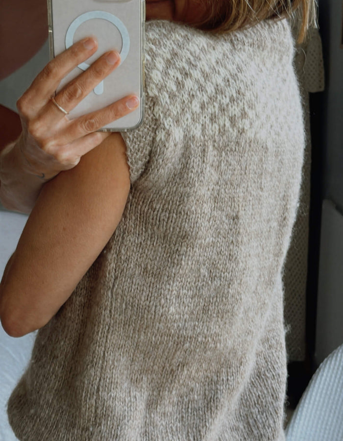 HAND-KNITTED VEST // Pure Wool // Biscotti/cream // Small