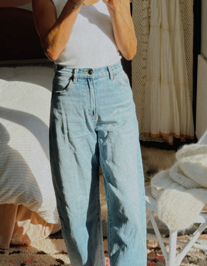 ROLLA'S // Gigi Barrel Jean // Brad Blue