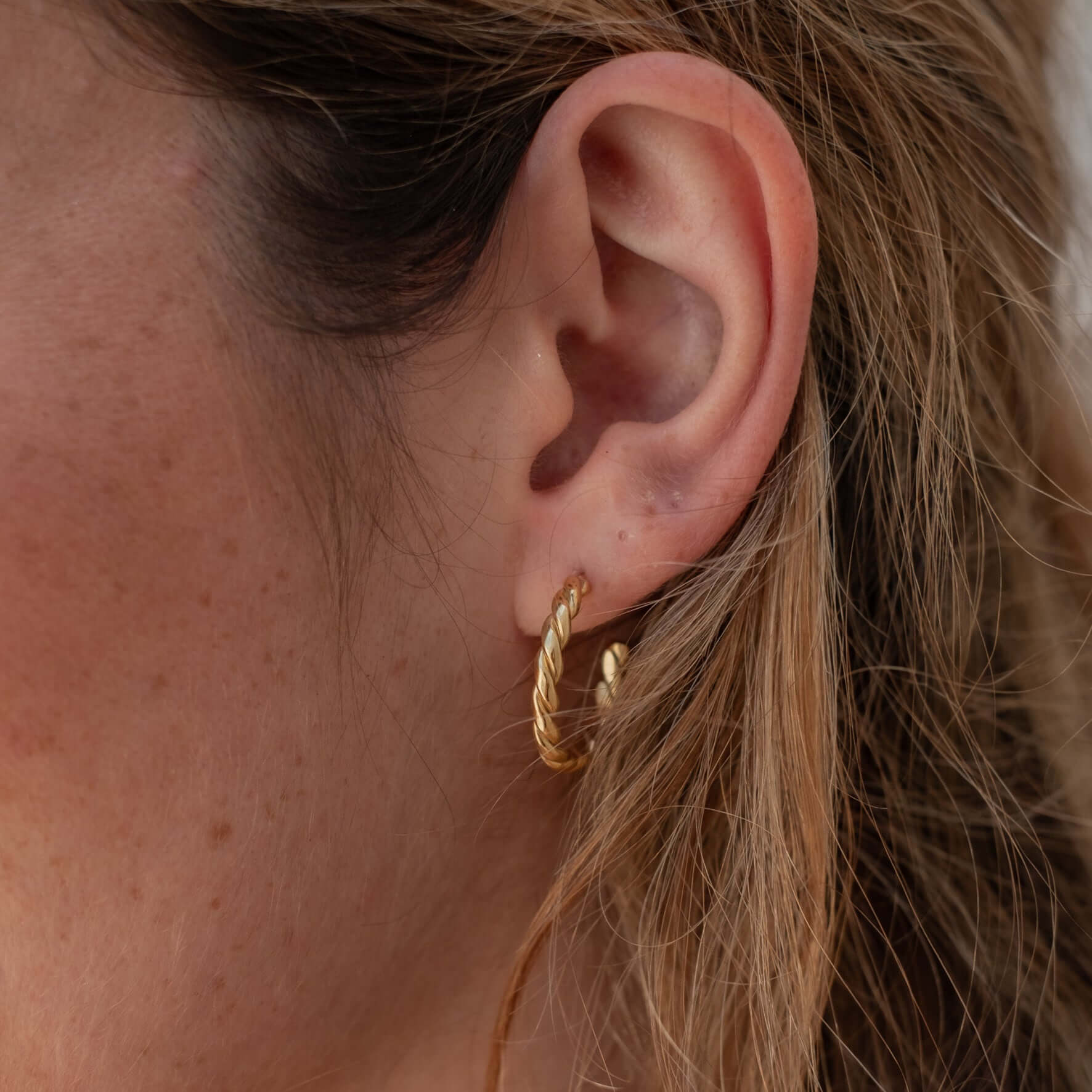 LUNA + ROSE // The Hudson Twisted Hoops // 18 kt Gold