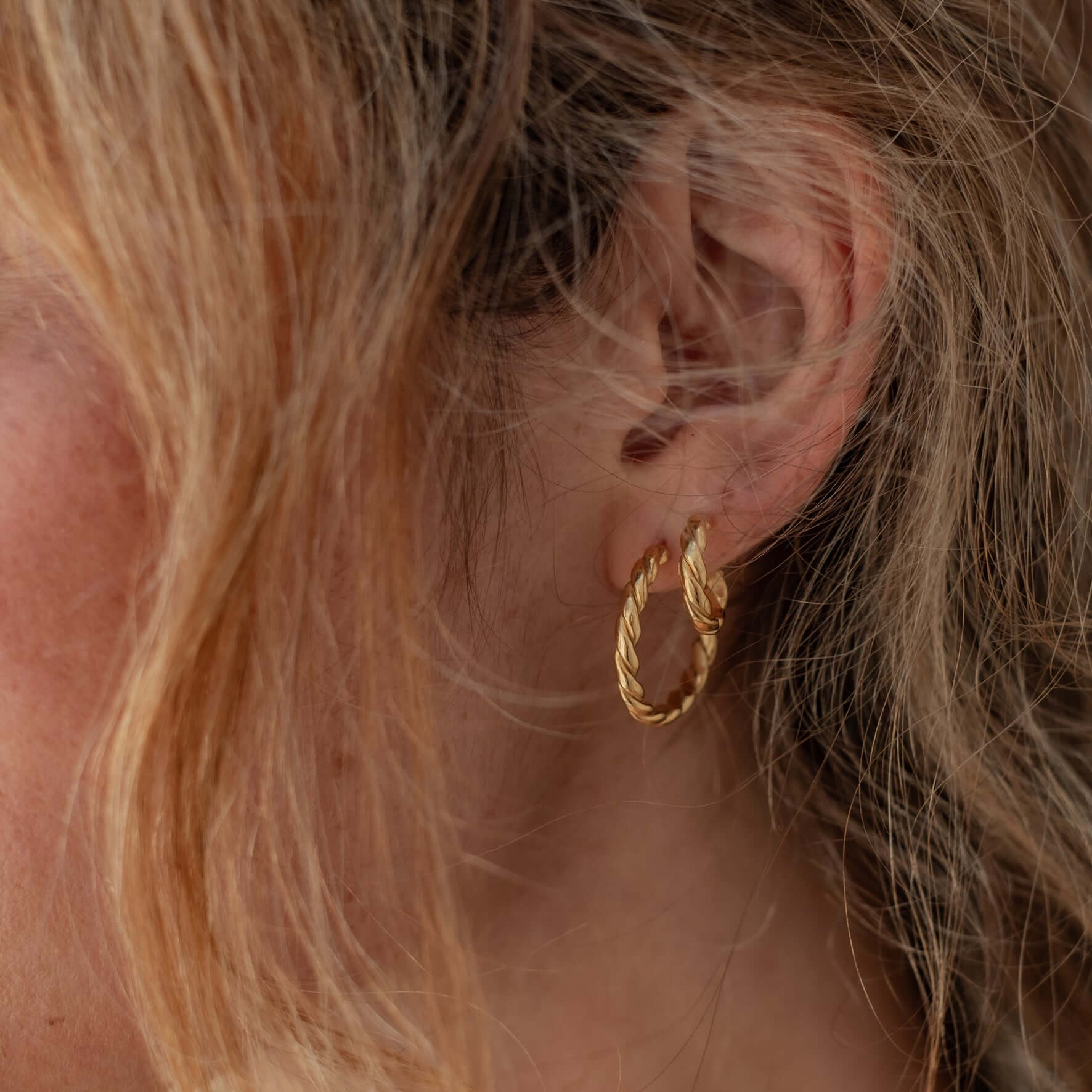 LUNA + ROSE // The Hudson Twisted Hoops // 18 kt Gold