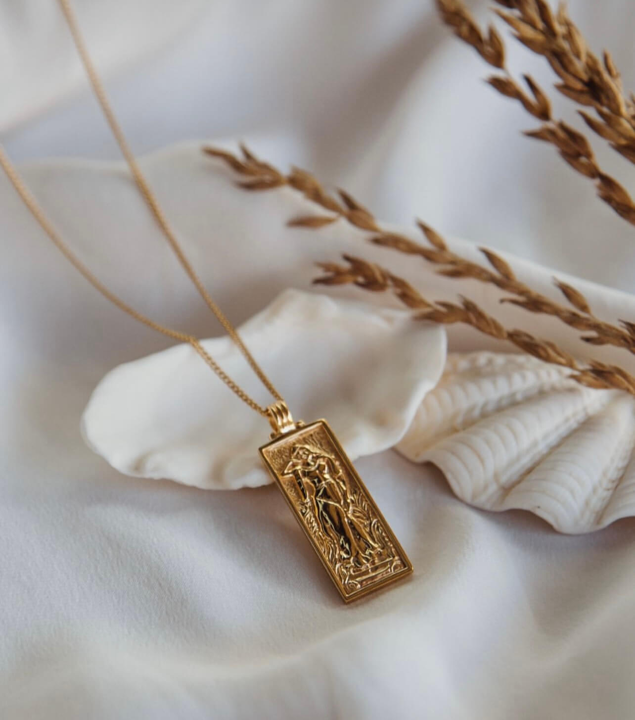 LUNA + ROSE // Freyja Goddess Of Love // Pendant Necklace // Gold