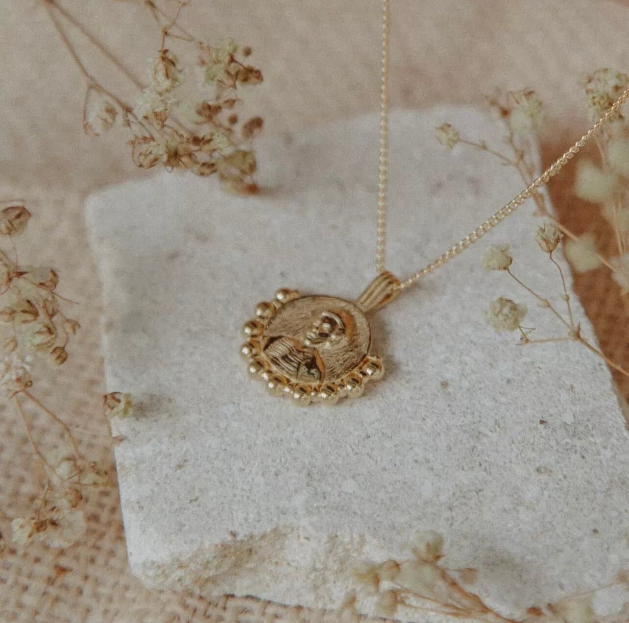 LUNA + ROSE // Kate Sheppard 'Independence' // Pendant Necklace // Gold