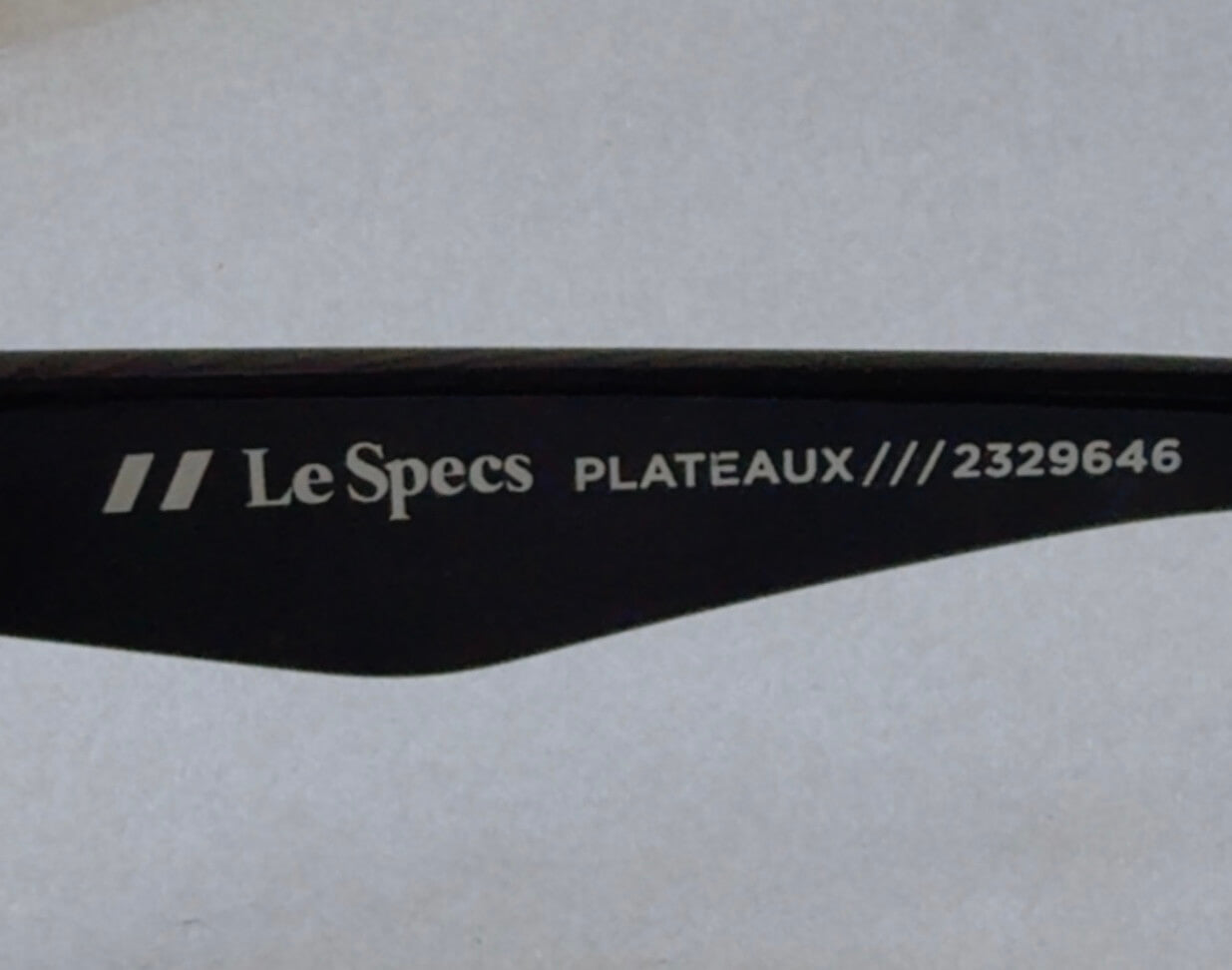 LE SPECS // Plateau Sunglasses // Black