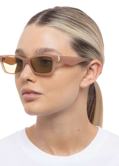 LE SPECS Plateau Sunglasses BNWT // Clay