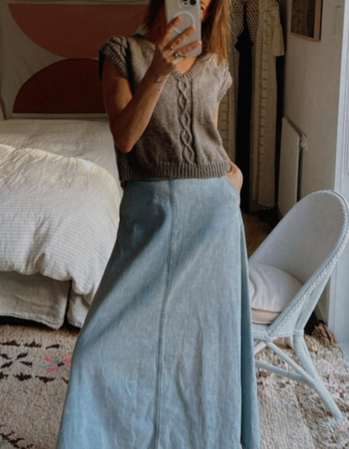 HAND-KNITTED VEST // Pure Wool // Carob // Free Size