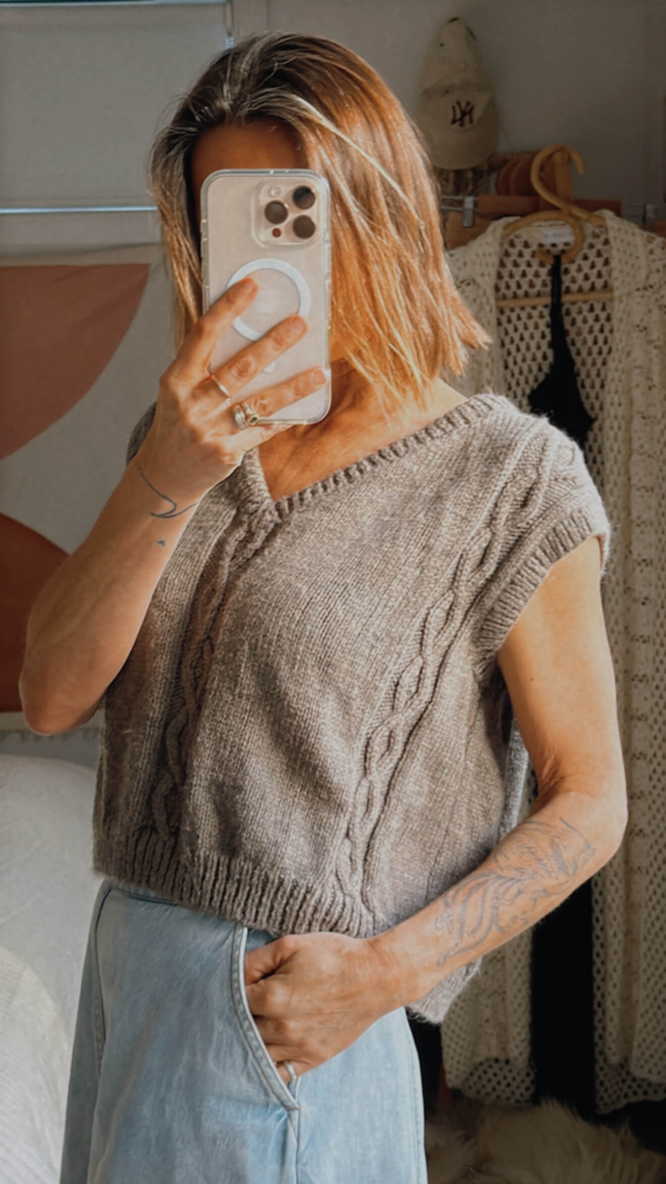 HAND-KNITTED VEST // Pure Wool // Carob // Free Size