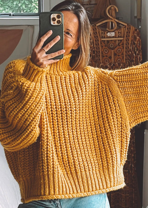 H&M Mustard Turtleneck Jersey // XL