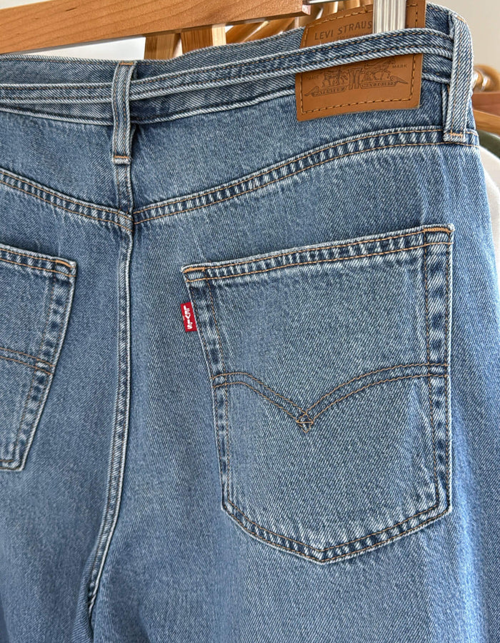LEVI'S® // Women's XL Straight Jeans // Good Grades // Size 31