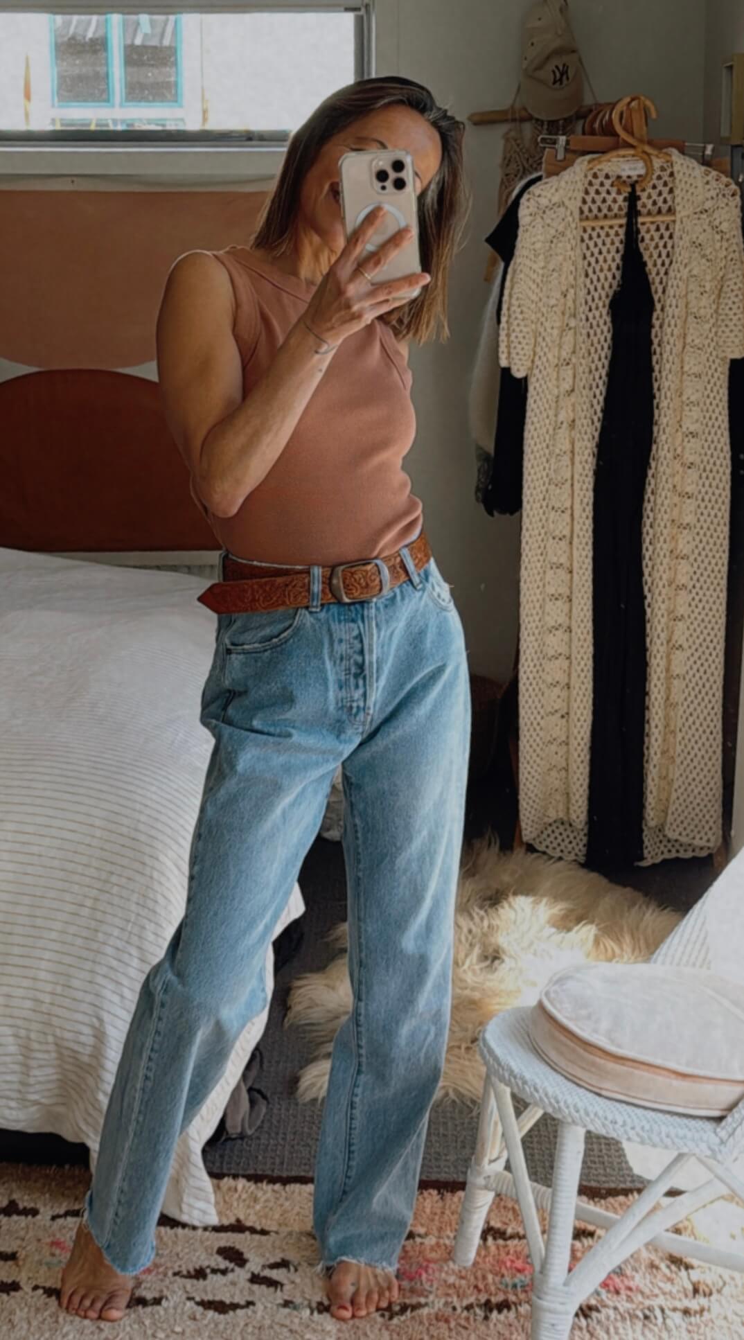 ROLLA'S // Classic Straight High Rise Jeans // Regular Fit // Size 26 (Size 8)