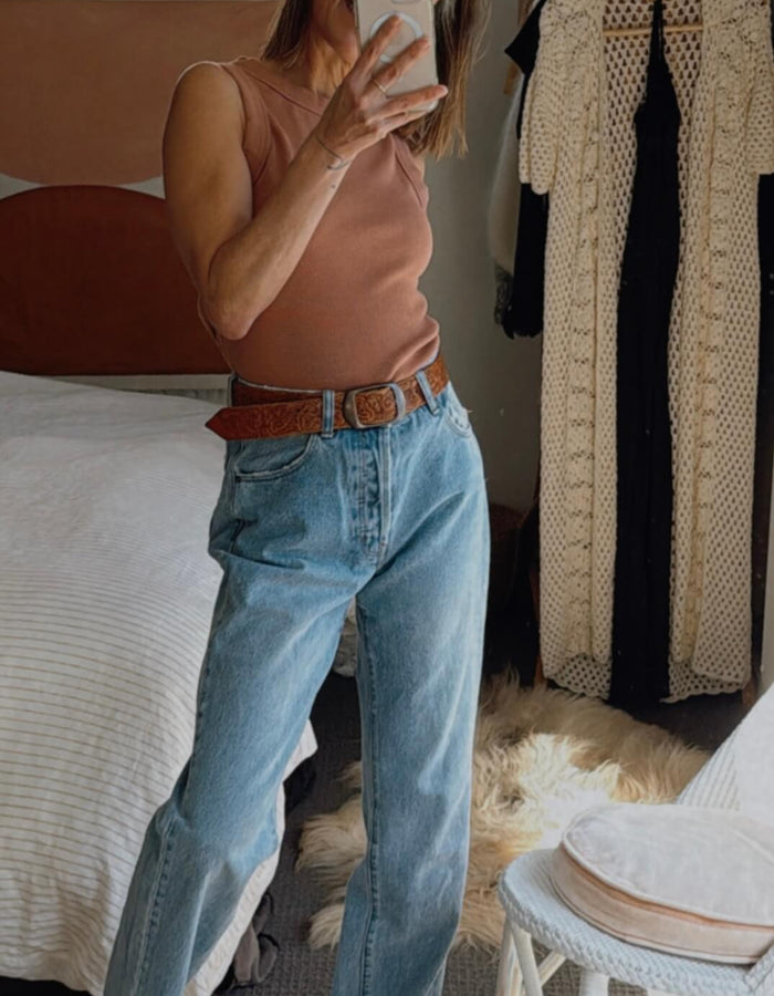 ROLLA'S // Classic Straight High Rise Jeans // Regular Fit // Size 26 (Size 8)