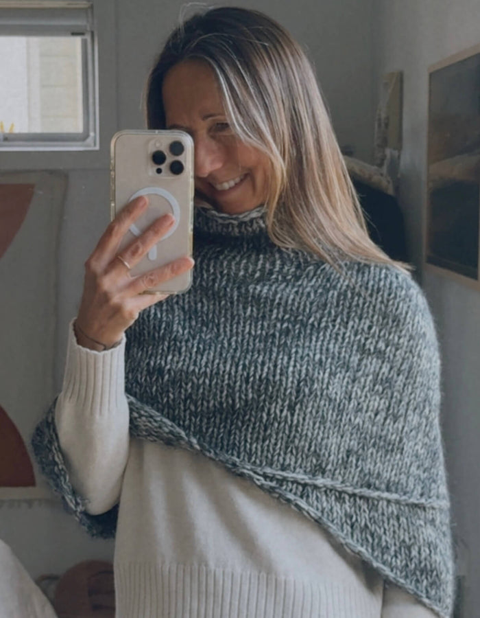 KAREN MILLEN // Woollen Poncho // Small