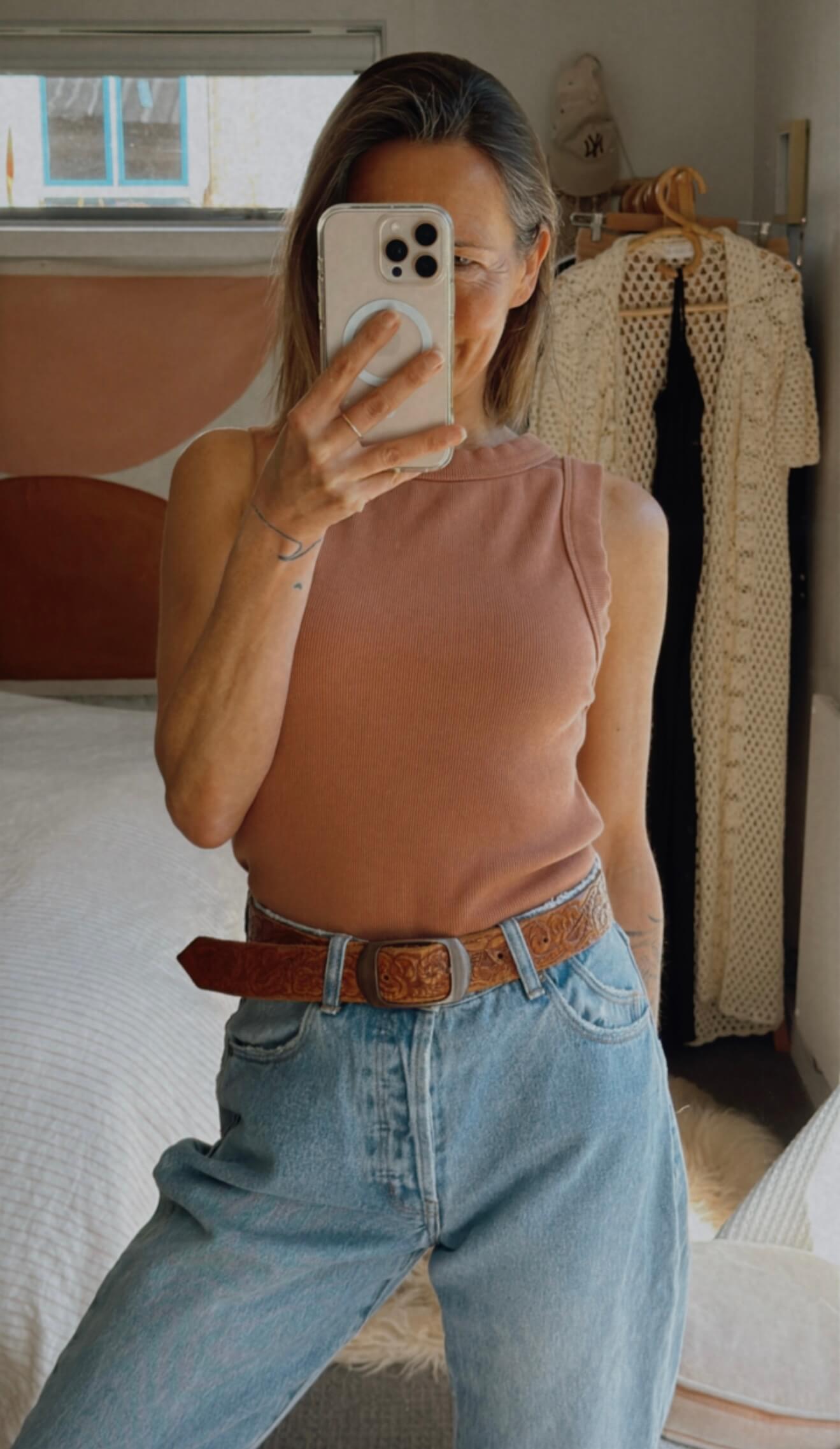 ROLLA'S // Classic Straight High Rise Jeans // Regular Fit // Size 26 (Size 8)
