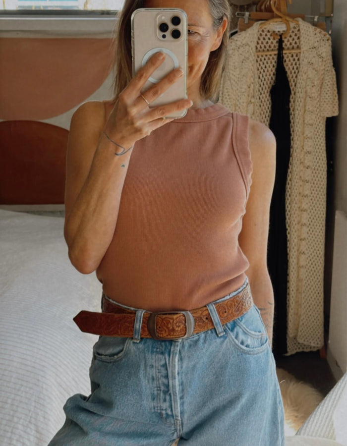 ROLLA'S // Classic Straight High Rise Jeans // Regular Fit // Size 26 (Size 8)