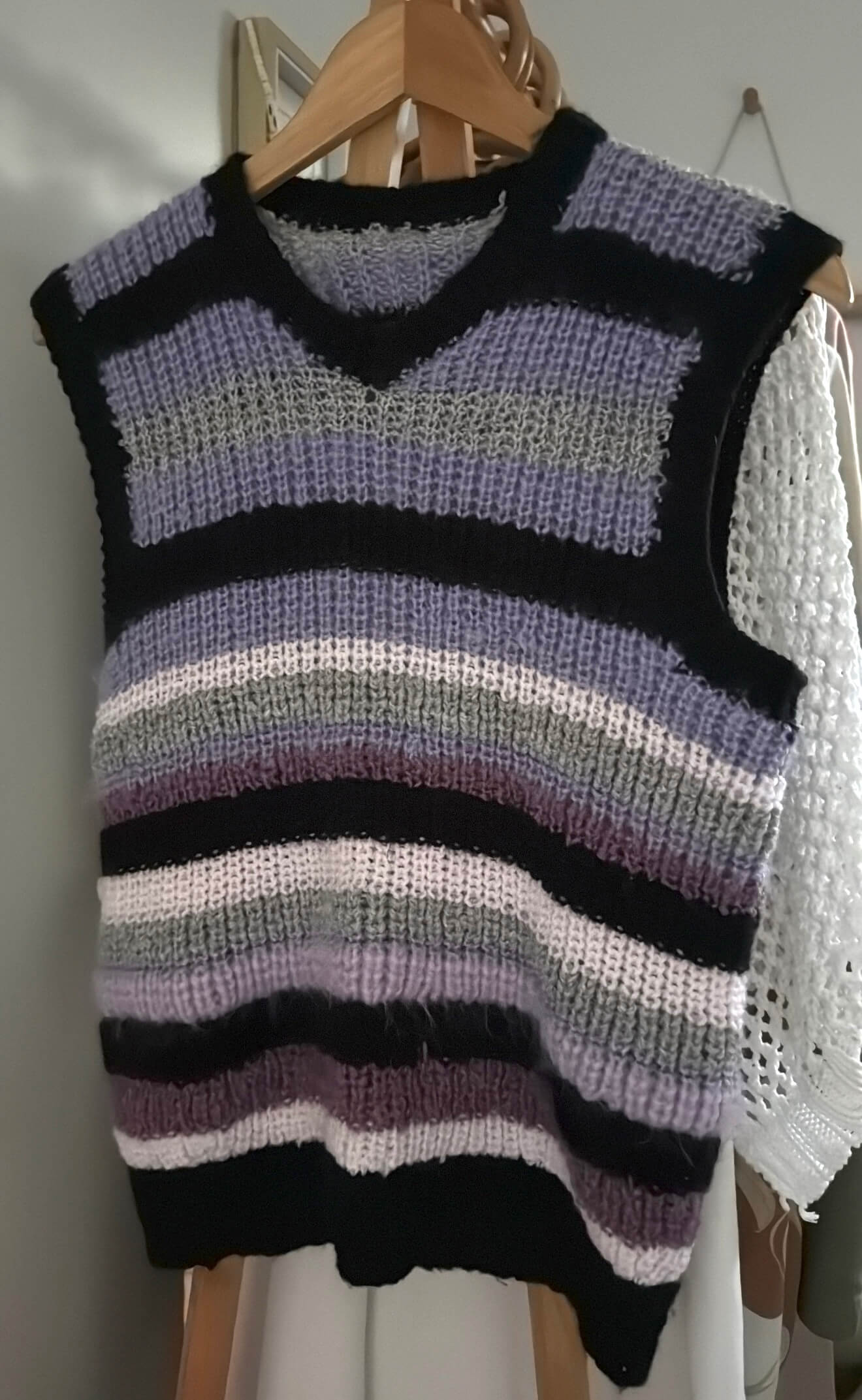 HAND-KNITTED VEST // Pure Wool // Striped // Small