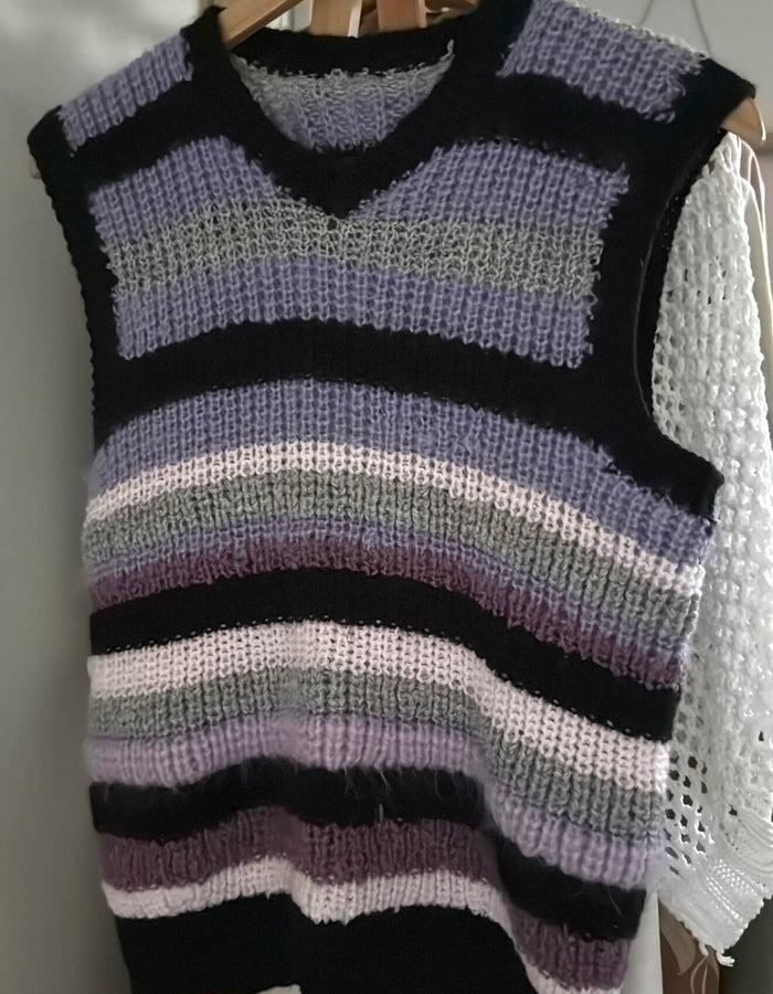 HAND-KNITTED VEST // Pure Wool // Striped // Small