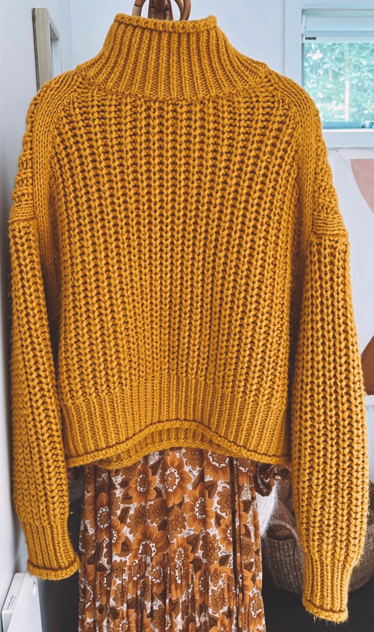 H&M Mustard Turtleneck Jersey // XL