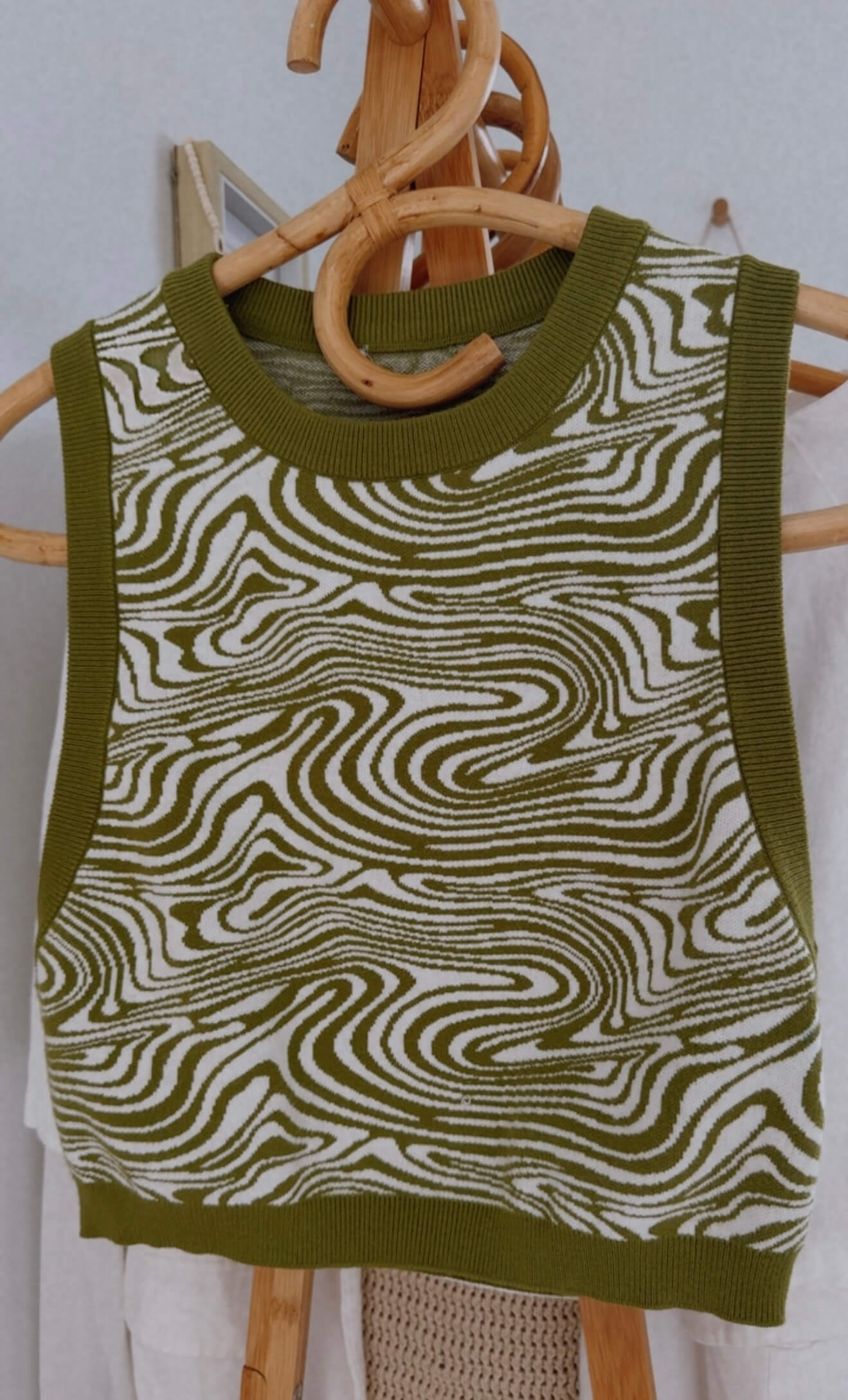 GLASSONS // Sage Green Swirl Vest // Small