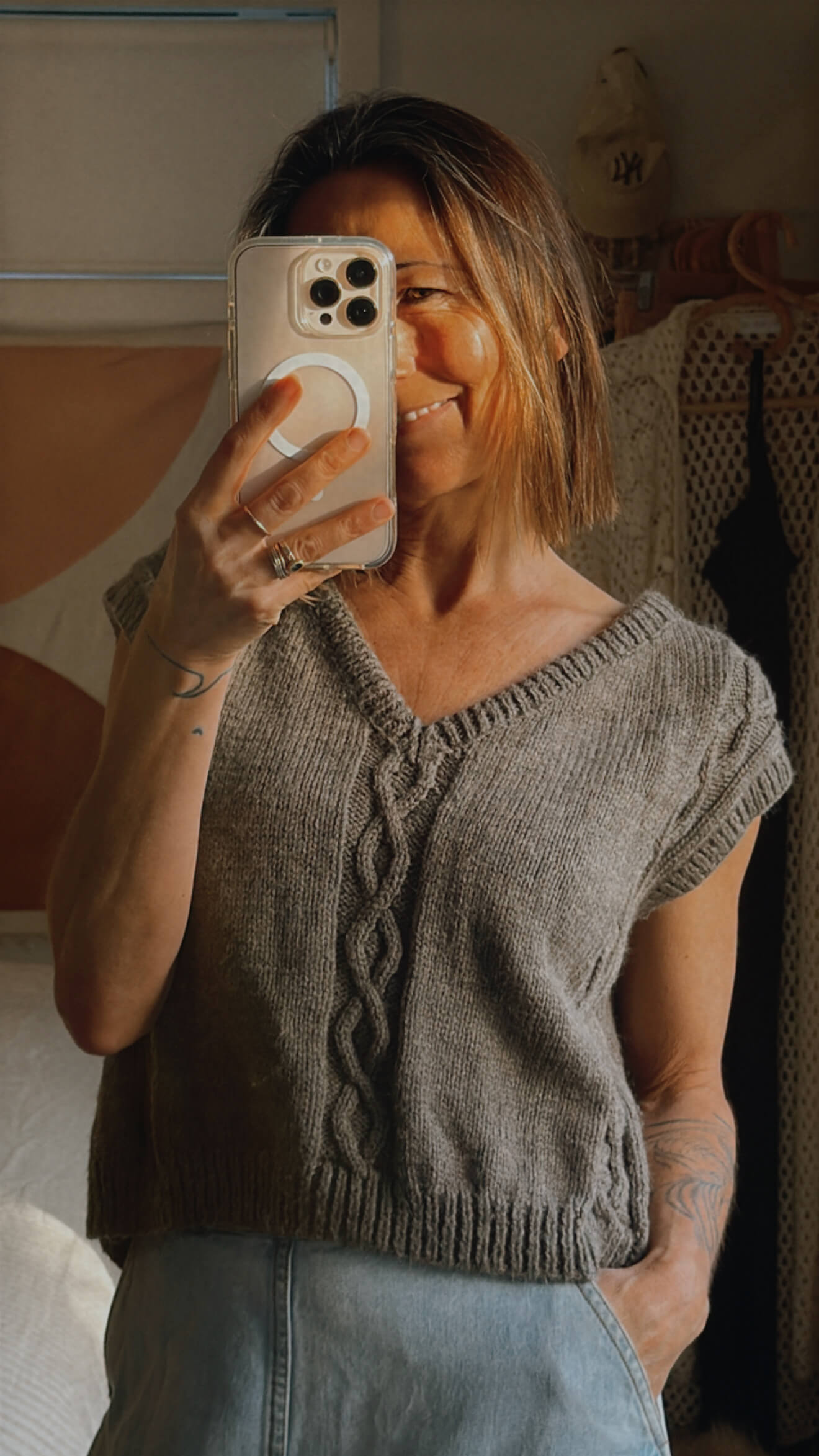 HAND-KNITTED VEST // Pure Wool // Carob // Free Size