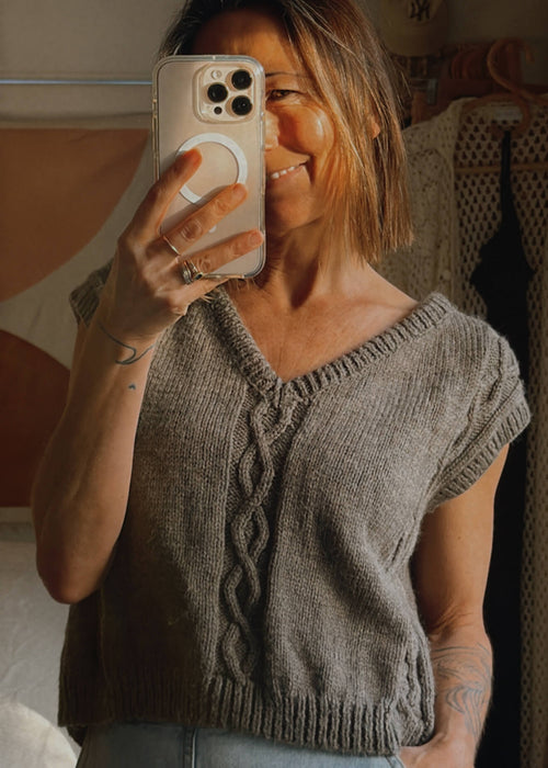 HAND-KNITTED VEST // Pure Wool // Carob // Free Size