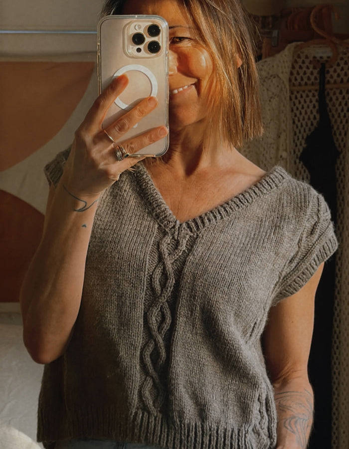HAND-KNITTED VEST // Pure Wool // Carob // Free Size