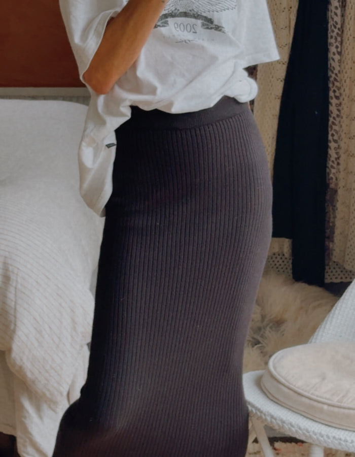 WINNIE & CO // Knitted Maxi Skirt // Black // XS/S