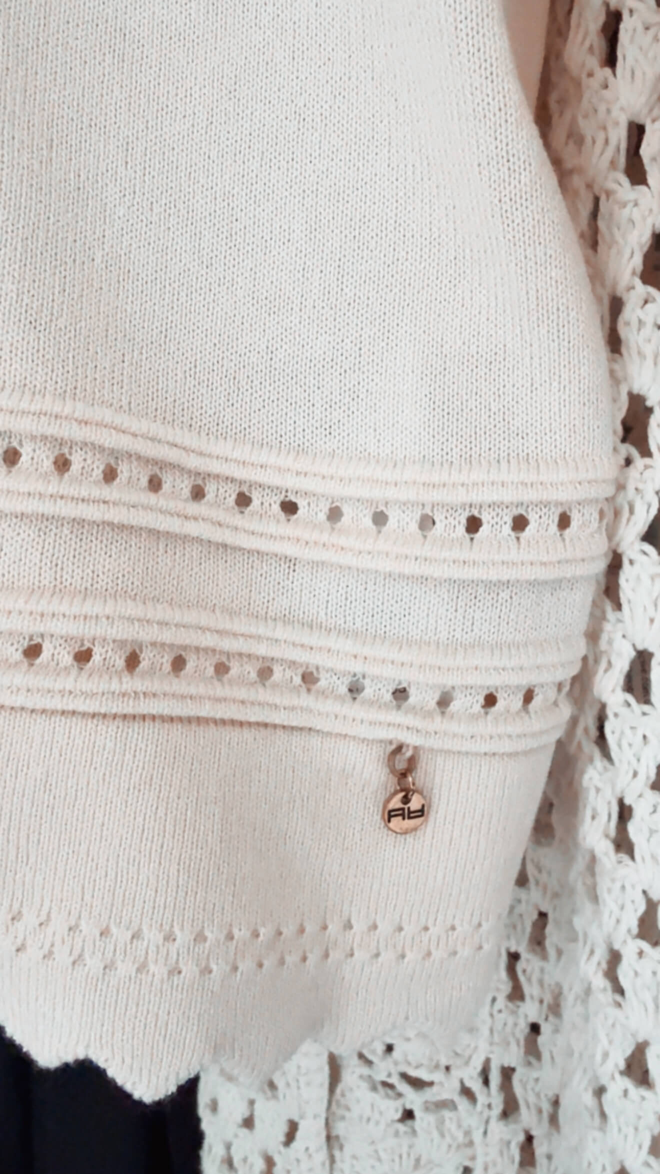 ARTIGLI // SHORT-SLEEVE SWEATER // Vanilla // Small