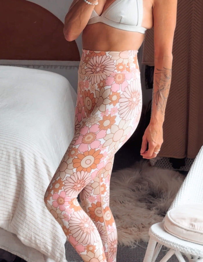 KAVALA COLLECTIVE // Yoga Pants // Flower Power // XS