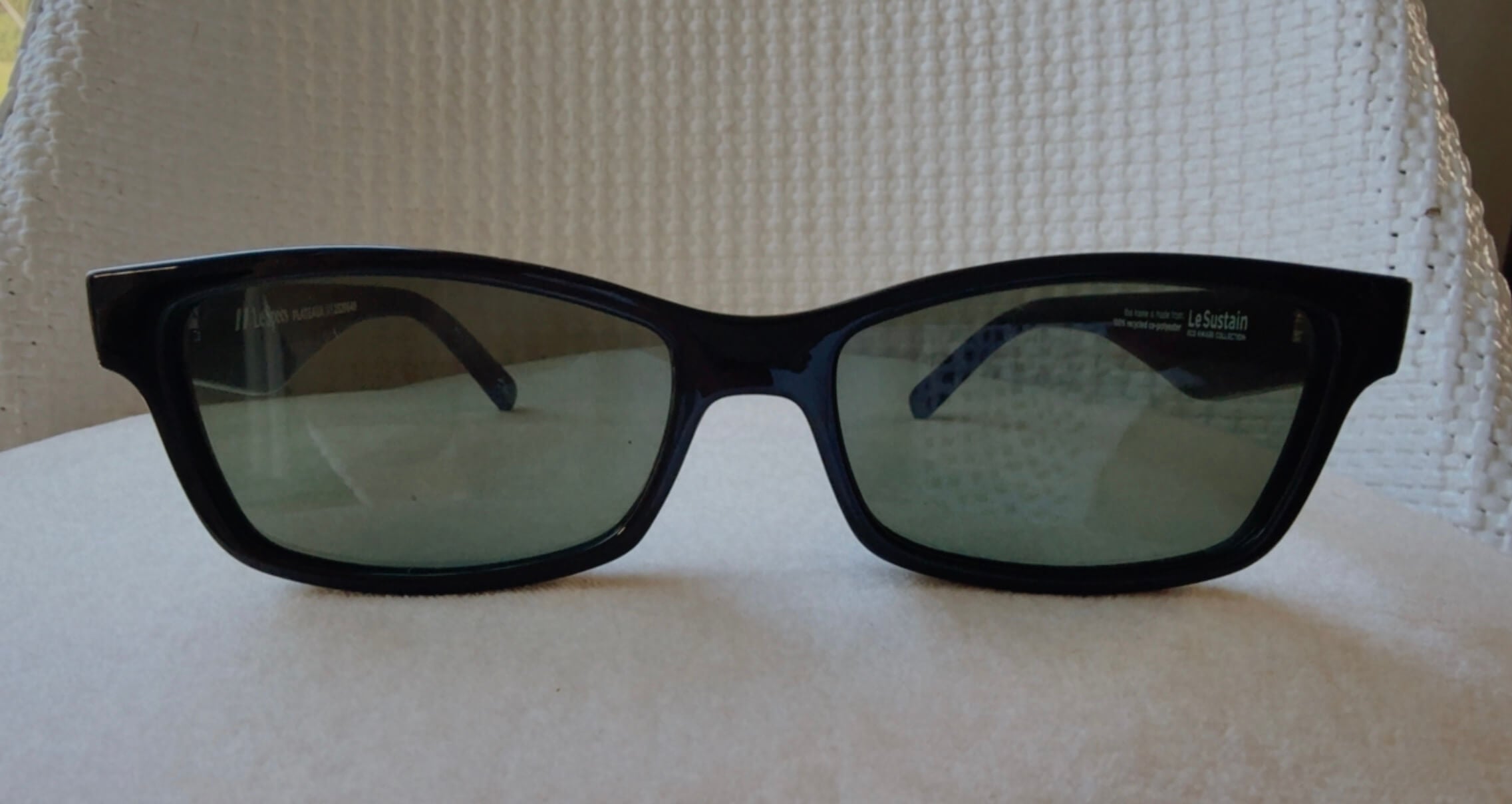 LE SPECS // Plateau Sunglasses // Black