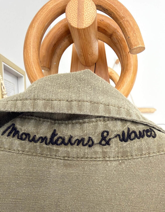 ROXY // Mountains & Waves Army Shirt // Small