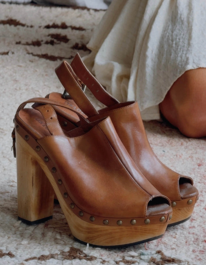 OXFORD // Tan Leather Heels // Size 38/8