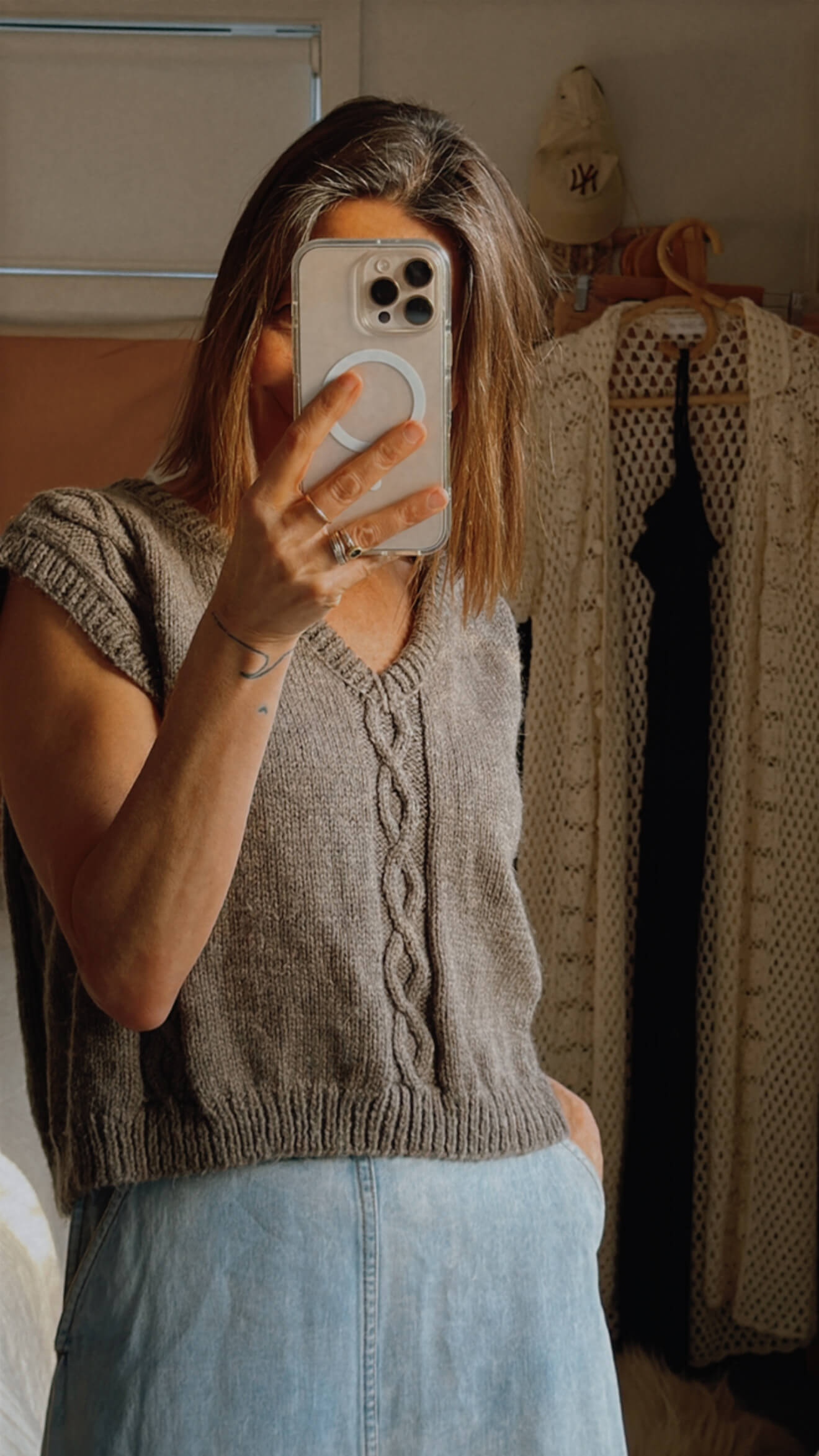 HAND-KNITTED VEST // Pure Wool // Carob // Free Size
