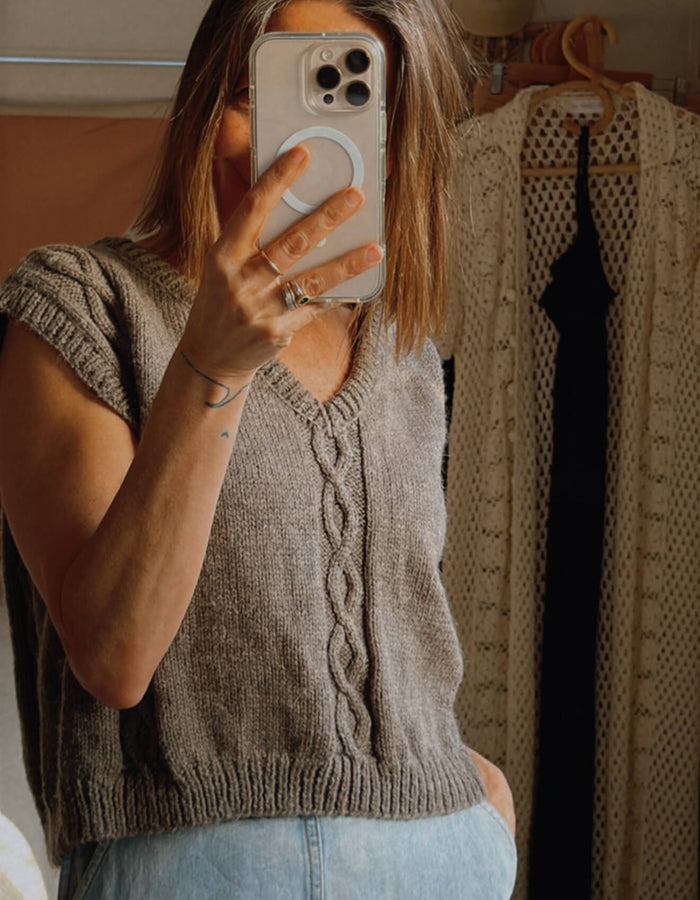 HAND-KNITTED VEST // Pure Wool // Carob // Free Size