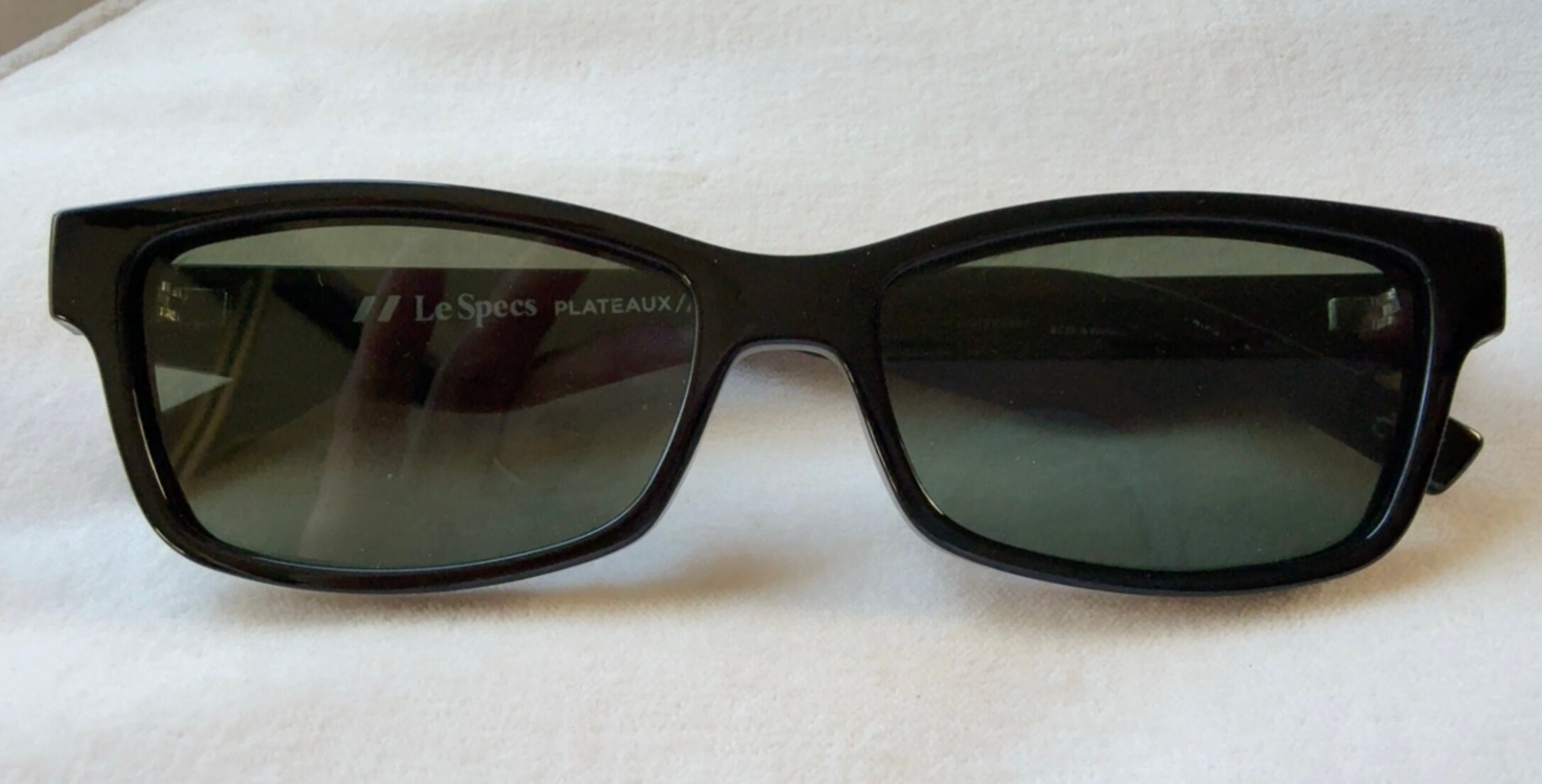 LE SPECS // Plateau Sunglasses // Black
