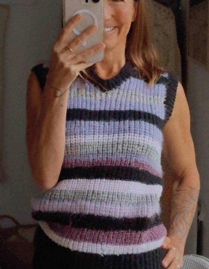 HAND-KNITTED VEST // Pure Wool // Striped // Small