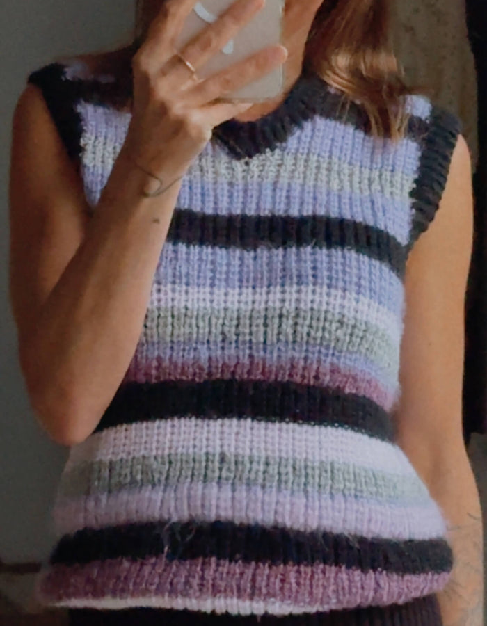 HAND-KNITTED VEST // Pure Wool // Striped // Small