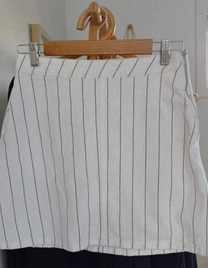 COTTON ON // A-line Mini Skirt // Black/White Pinstripe // Size 8