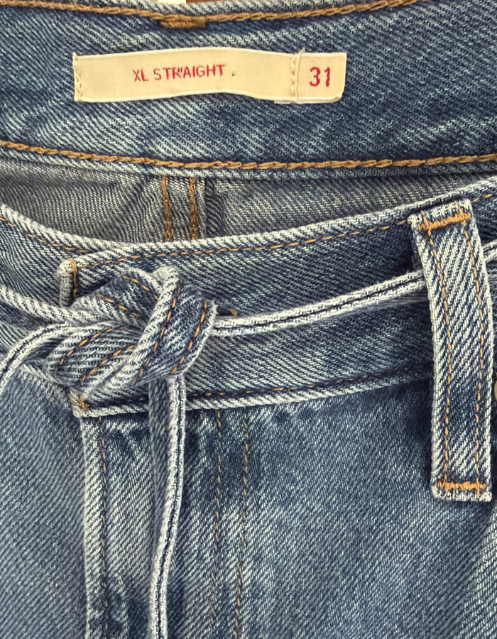 LEVI'S® // Women's XL Straight Jeans // Good Grades // Size 31