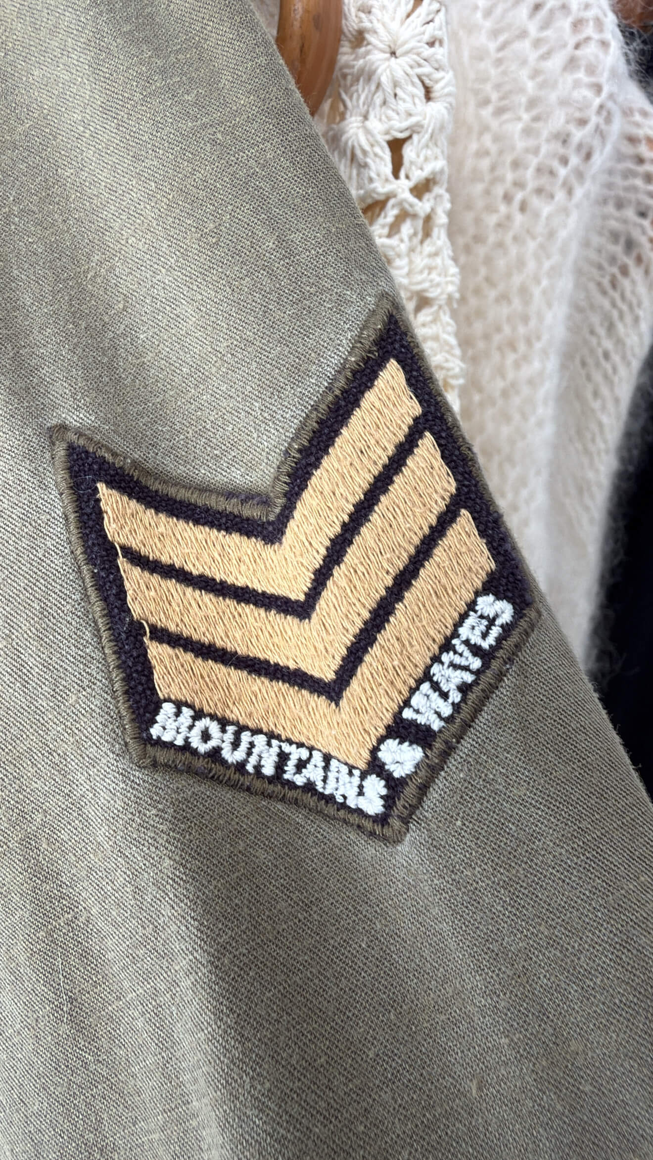 ROXY // Mountains & Waves Army Shirt // Small