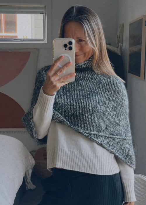 KAREN MILLEN // Woollen Poncho // Small