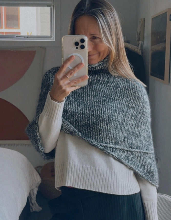 KAREN MILLEN // Woollen Poncho // Small