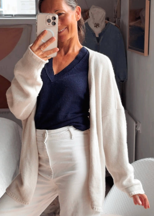 MEG BY DESIGN // Oversized Pure Wool Cardi // Cream // Free Size