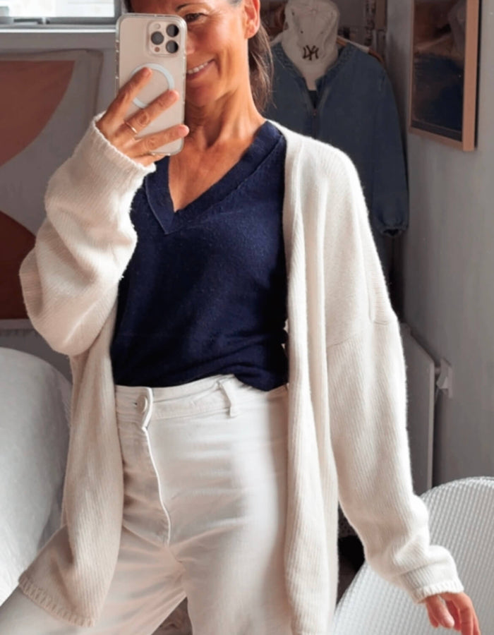 MEG BY DESIGN // Oversized Pure Wool Cardi // Cream // Free Size